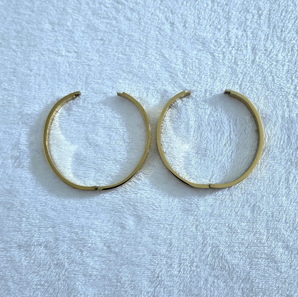 Set of Two✌️ Hinged Bangle Bracelets with Bezel Set Cubic Zirconias - NWOT - Picture 6 of 15
